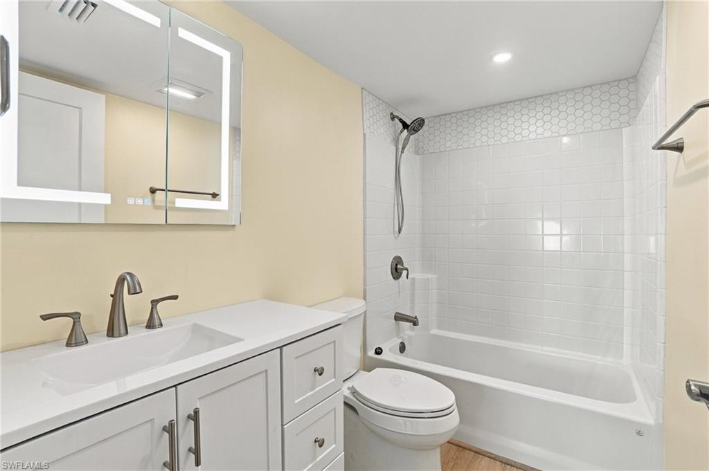2580 Estero Blvd 15 Property Photo 20