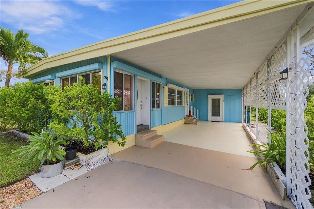 483 Riviera Blvd W Property Photo 2