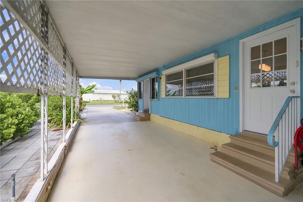 483 Riviera Blvd W Property Photo 3
