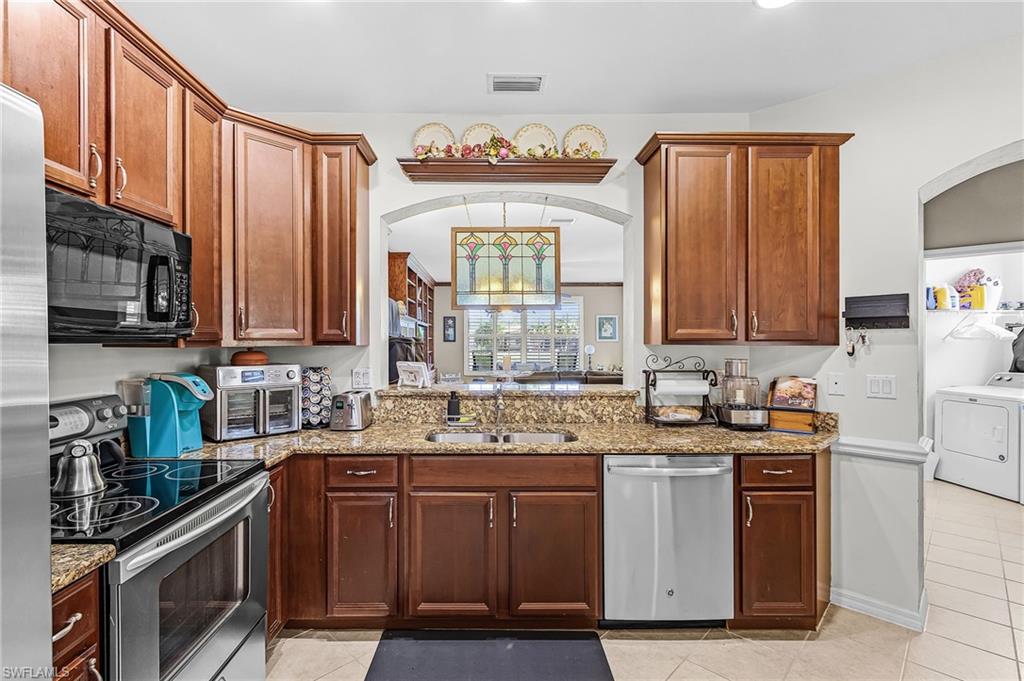2425 Laurentina Ln Property Photo 6