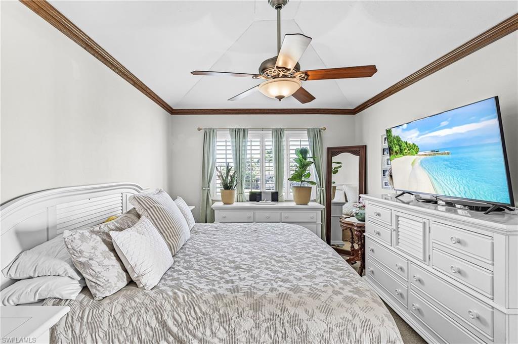 2425 Laurentina Ln Property Photo 14