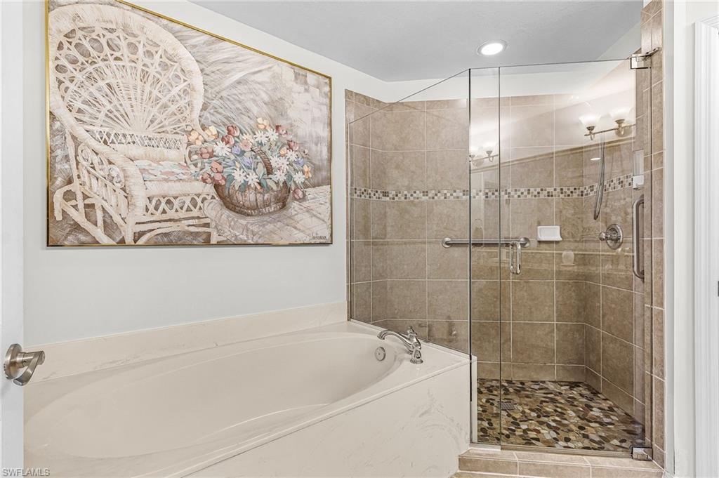 2425 Laurentina Ln Property Photo 16