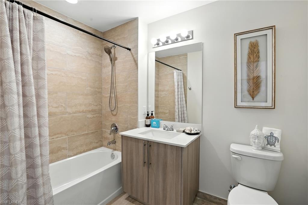 15901 Royal Pointe Ln 301 Property Photo 24