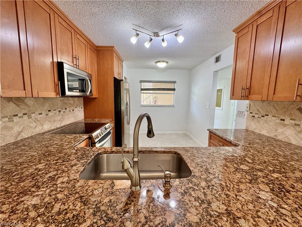 661 Squire CIR 101 Property Photo 1