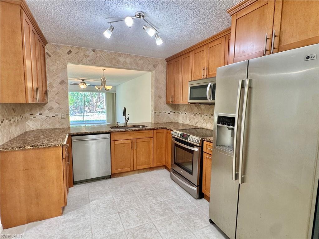 661 Squire Cir 101 Property Photo 4
