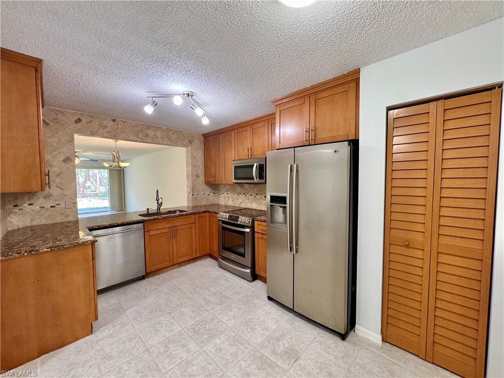 661 Squire Cir 101 Property Photo 18