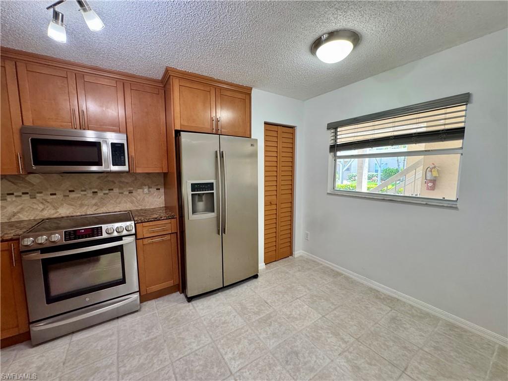 661 Squire Cir 101 Property Photo 25
