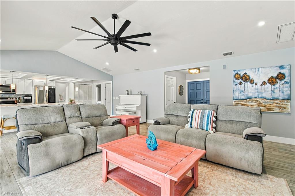 1310 19th Ln Property Photo 2