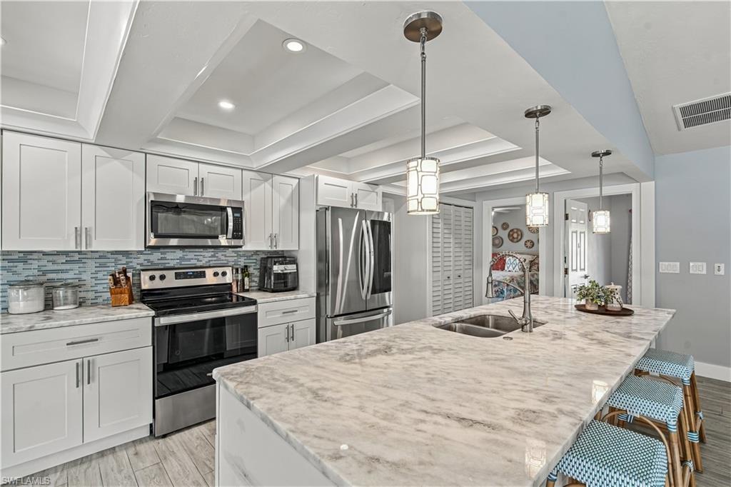 1310 19th Ln Property Photo 3