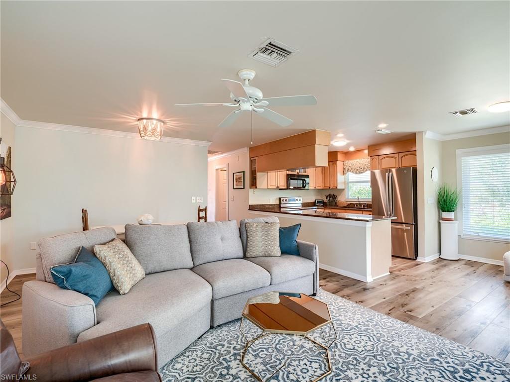 6020 Cypress Ln Property Photo 3