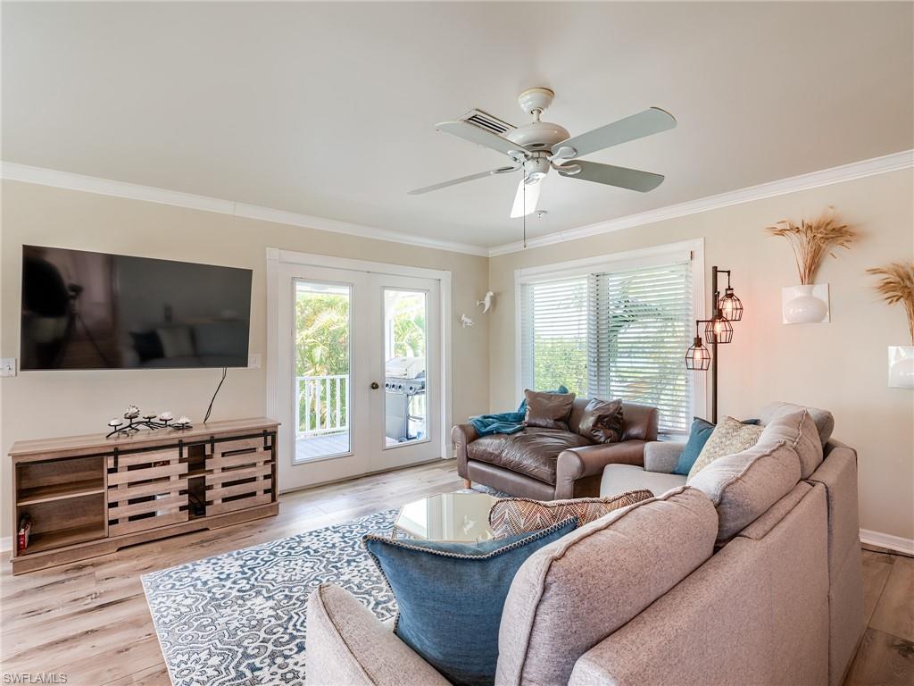 6020 Cypress Ln Property Photo 5