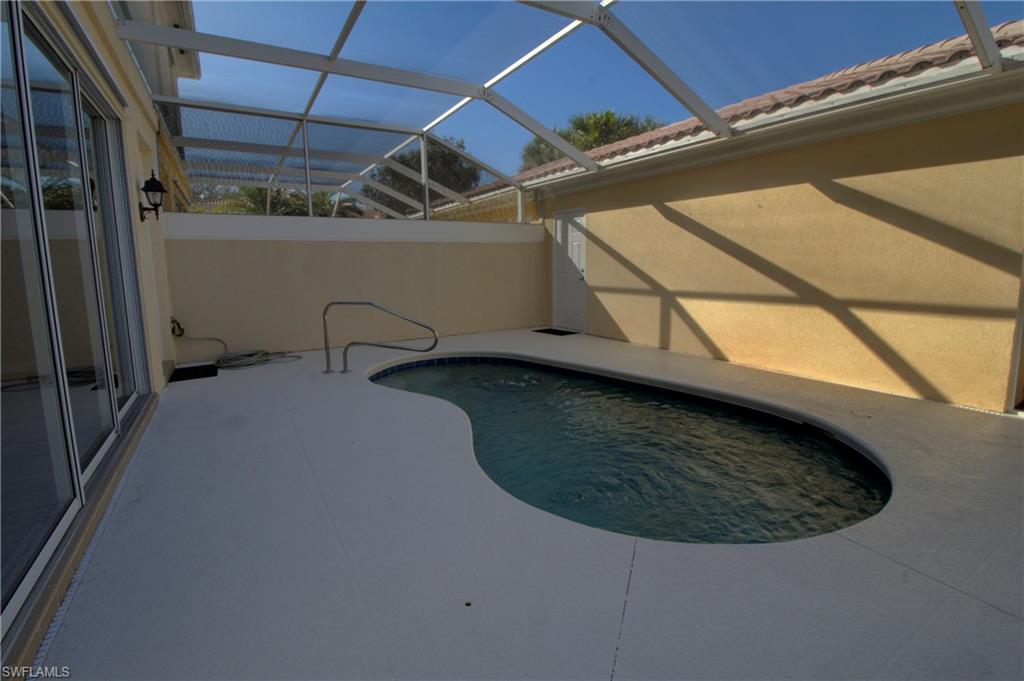 8095 Sorrento Ln Property Photo 4