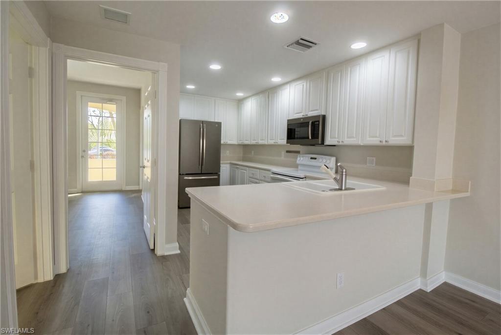 8095 Sorrento Ln Property Photo 10