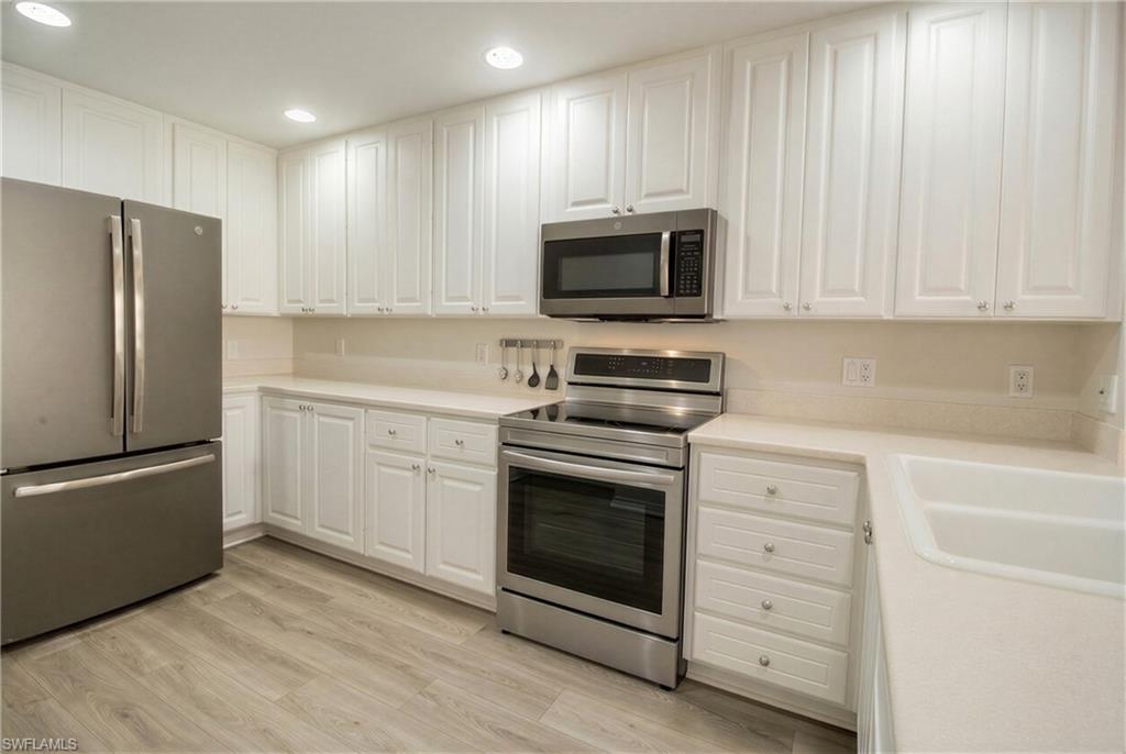 8095 Sorrento Ln Property Photo 11