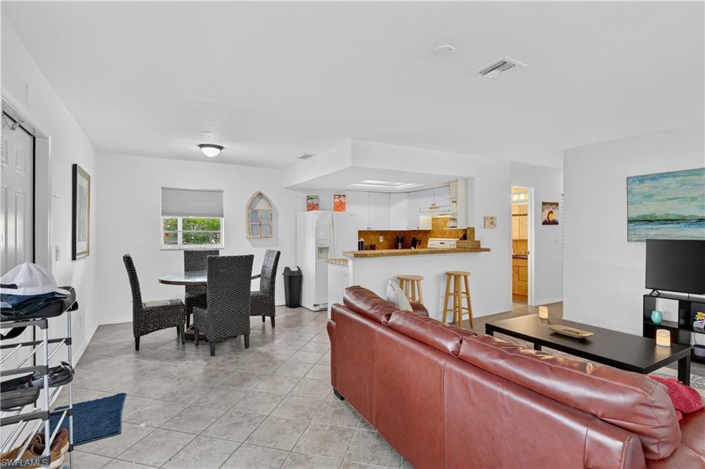 3177 Woodside Ave Property Photo 9