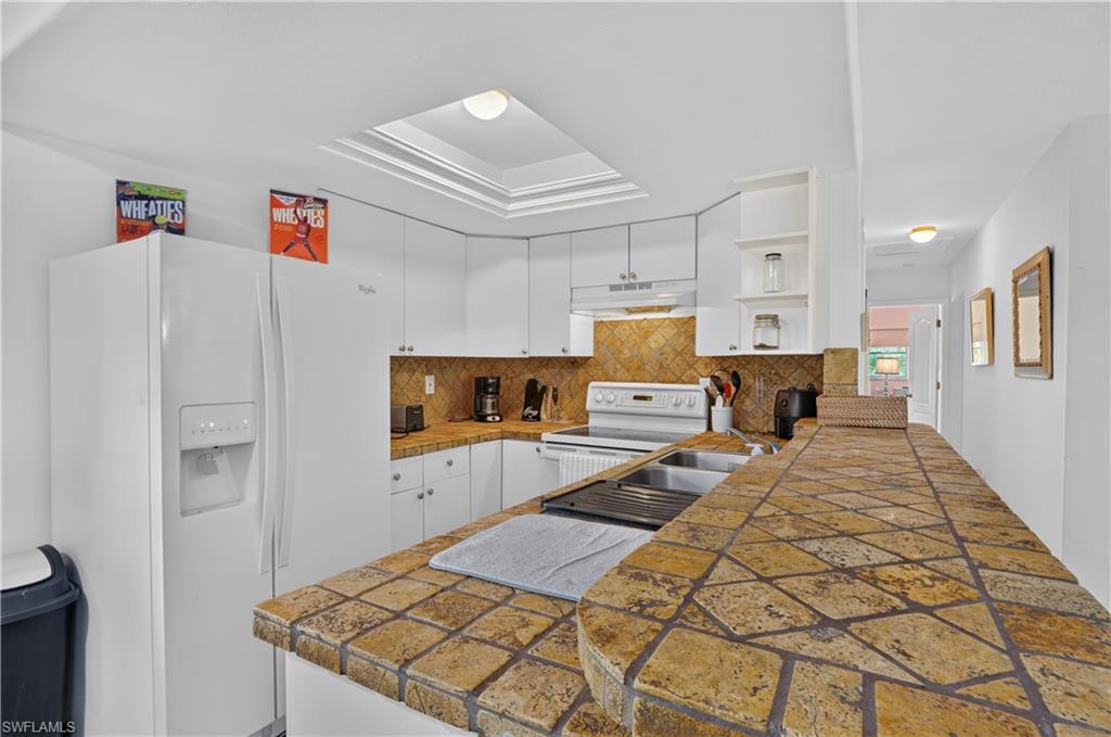 3177 Woodside Ave Property Photo 16
