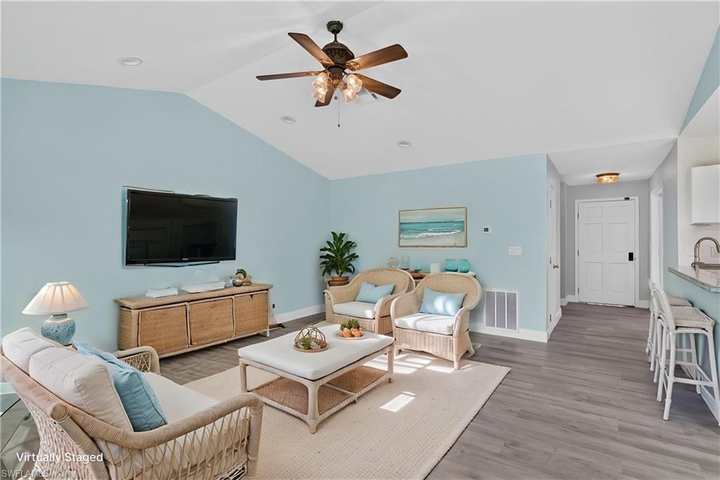20520 Pine Tree Ln Property Photo 6
