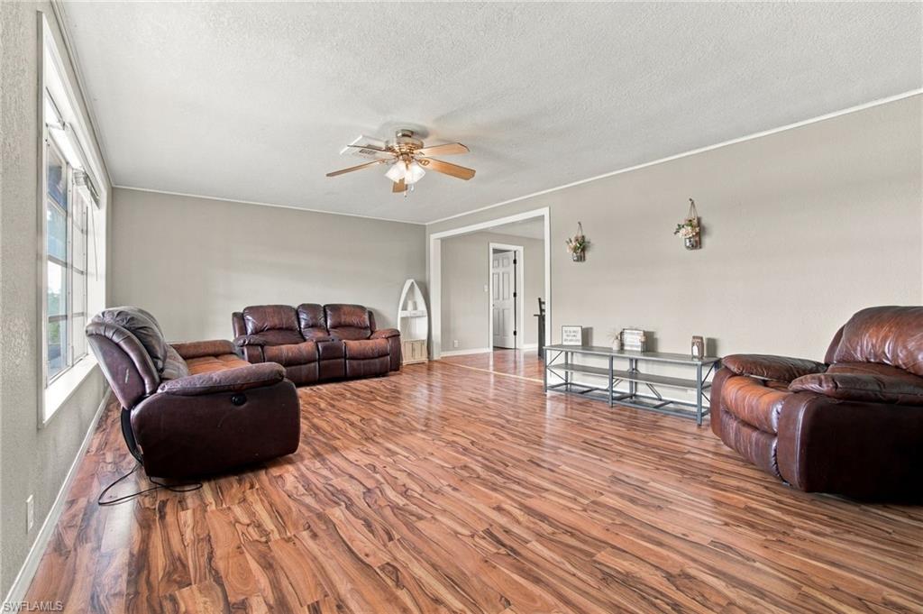 280 Worley St Property Photo 4