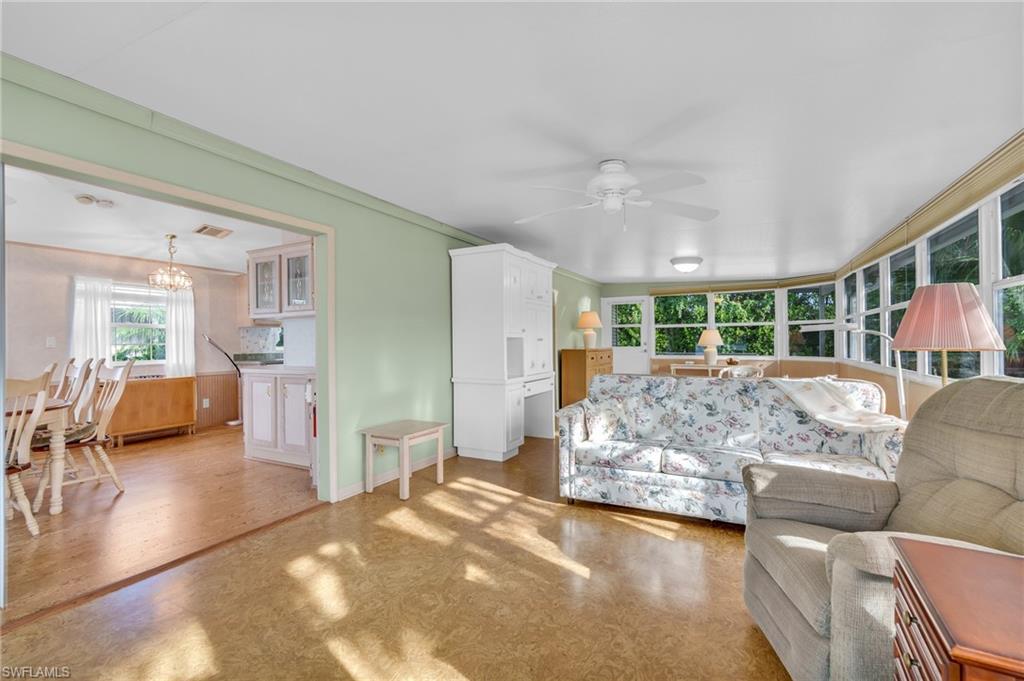 2105 Crystal Lake Dr Property Photo 10