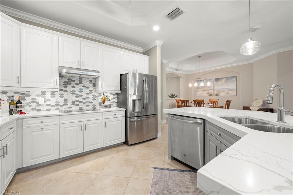 12735 Kinross Ln Property Photo 17