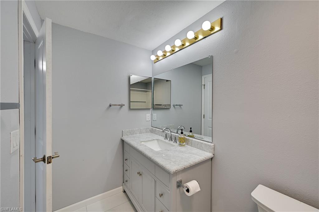 5712 Foxlake Dr 3 Property Photo 19