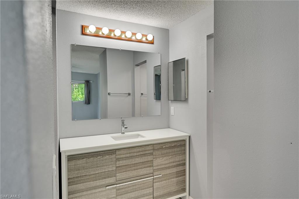 5712 Foxlake Dr 3 Property Photo 24