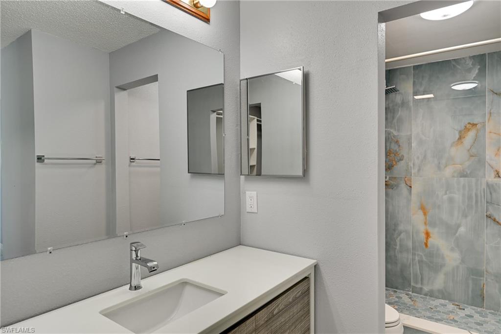 5712 Foxlake Dr 3 Property Photo 25