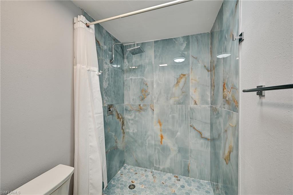 5712 Foxlake Dr 3 Property Photo 26