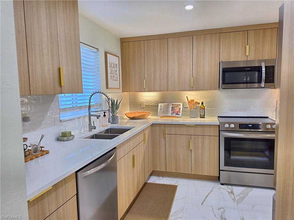760 Waterford Dr 102 Property Photo 10