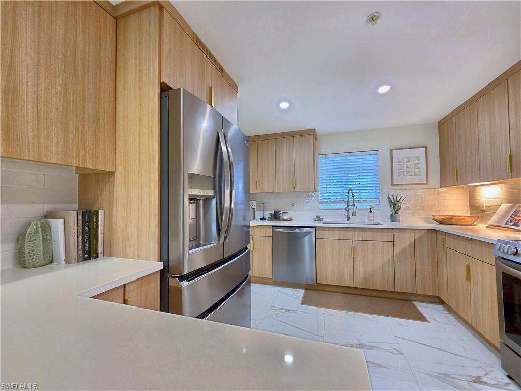 760 Waterford Dr 102 Property Photo 11