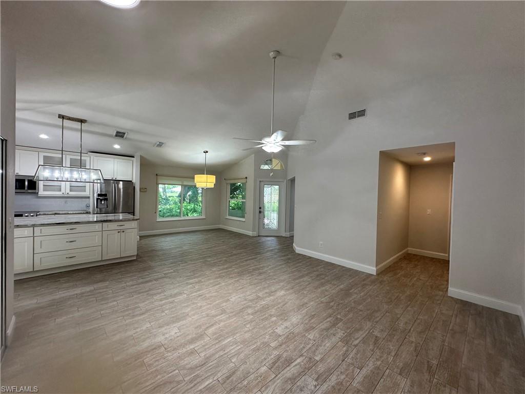 21194 Old Oak Pl Property Photo 2