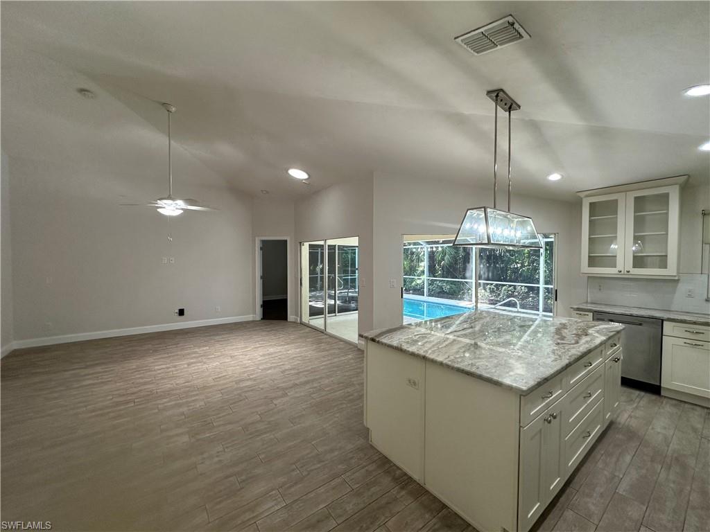 21194 Old Oak Pl Property Photo 3