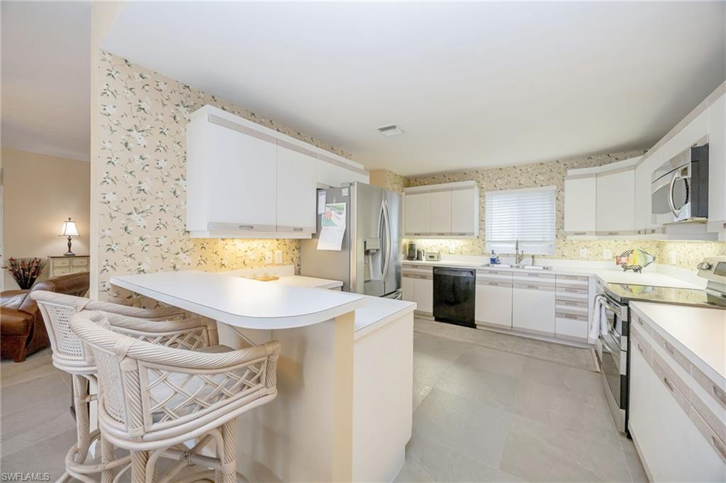 780 Waterford Dr 202 Property Photo 4