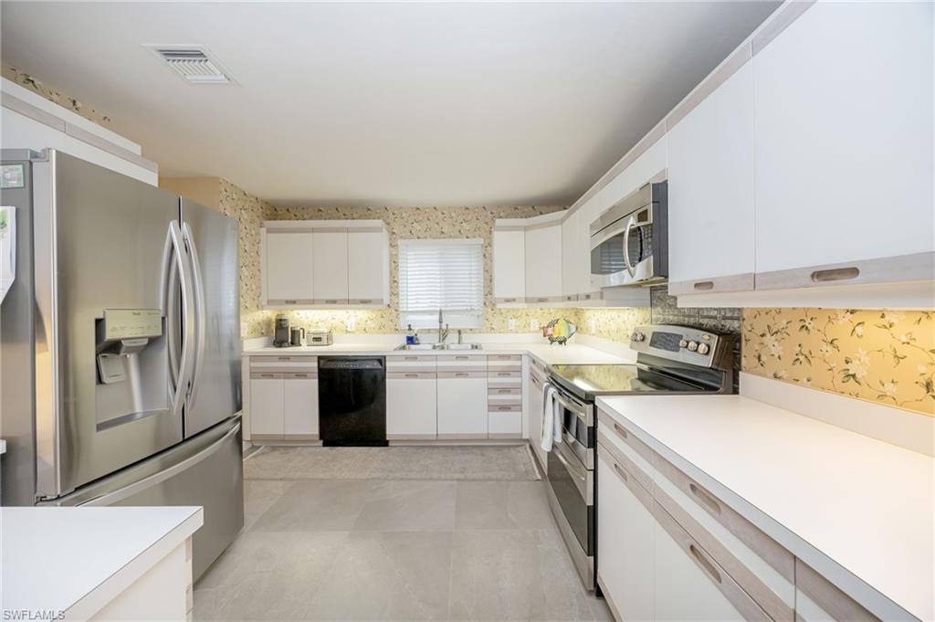 780 Waterford Dr 202 Property Photo 5