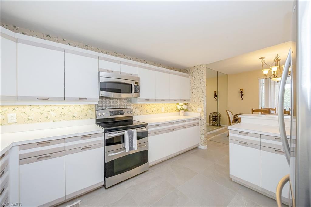 780 Waterford Dr 202 Property Photo 6