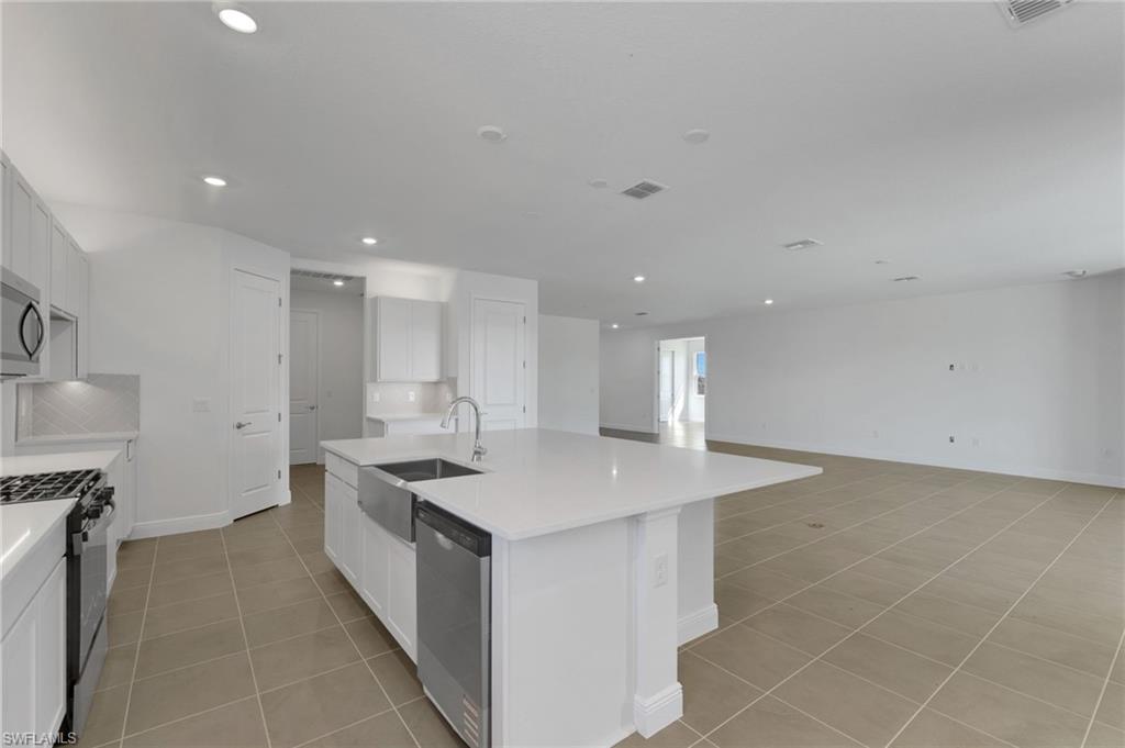 17013 Great Heron Ln Property Photo 3