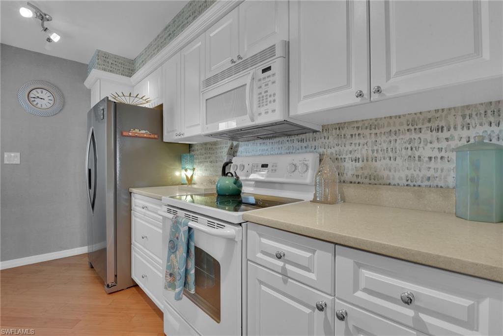 2121 Gulf Shore Blvd N 402 Property Photo 9