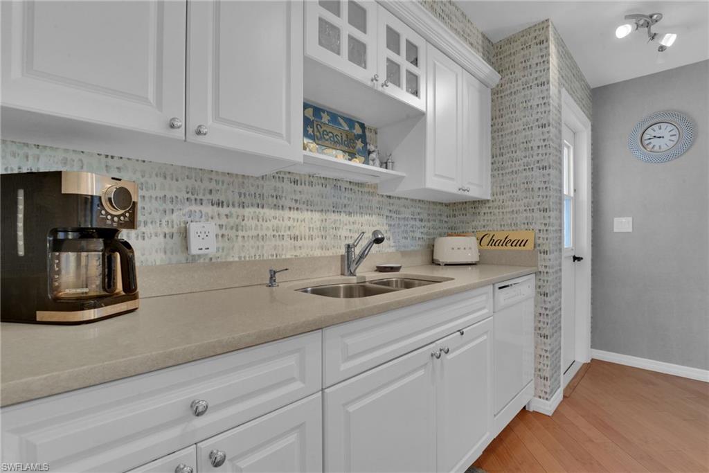 2121 Gulf Shore Blvd N 402 Property Photo 10