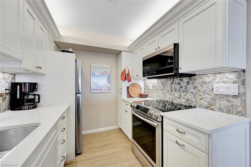 2150 Gulf Shore Blvd N 703 Property Photo 14