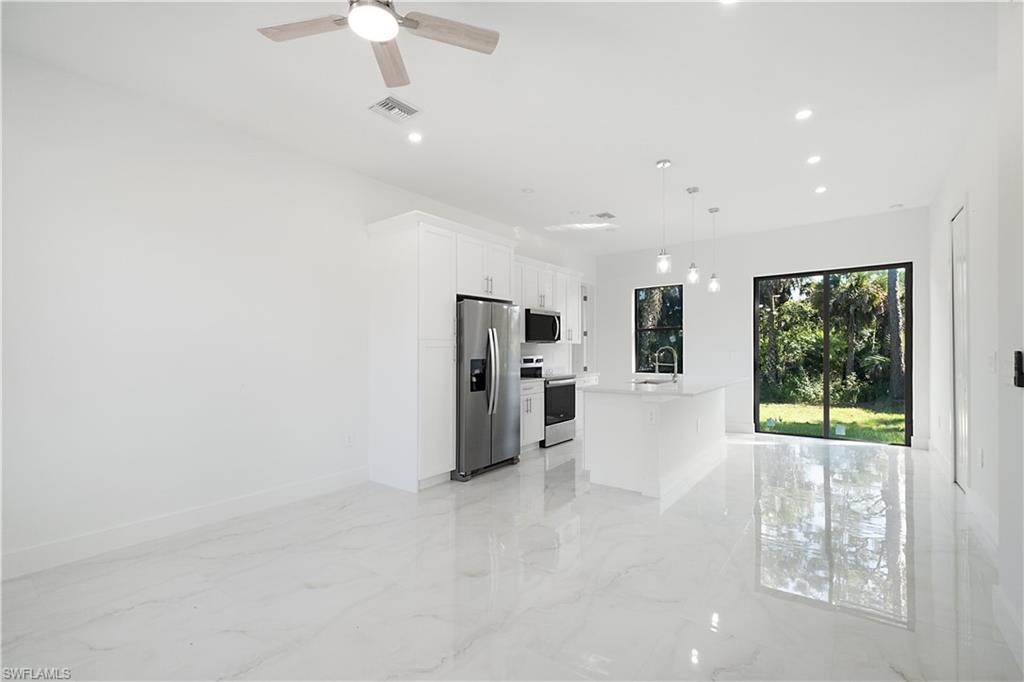671 Kodak St Property Photo 4