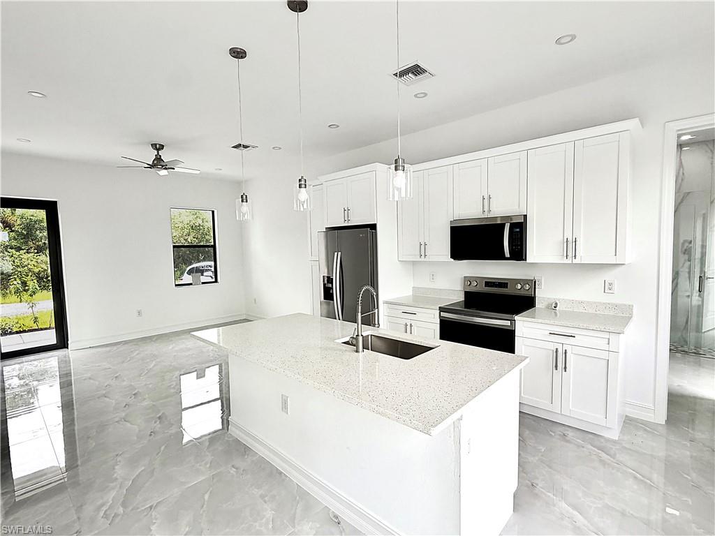 671 Kodak St Property Photo 8