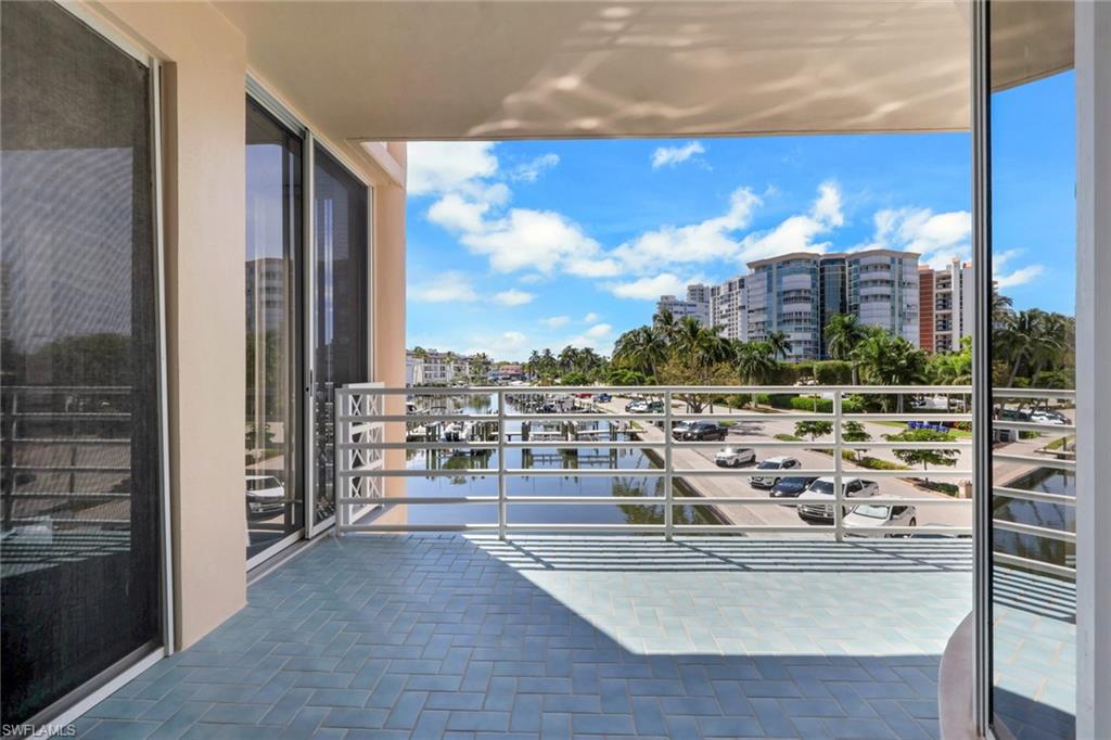 4500 Gulf Shore Blvd N 1-211 Property Photo 10