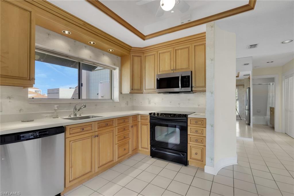 4500 Gulf Shore Blvd N 1-211 Property Photo 21