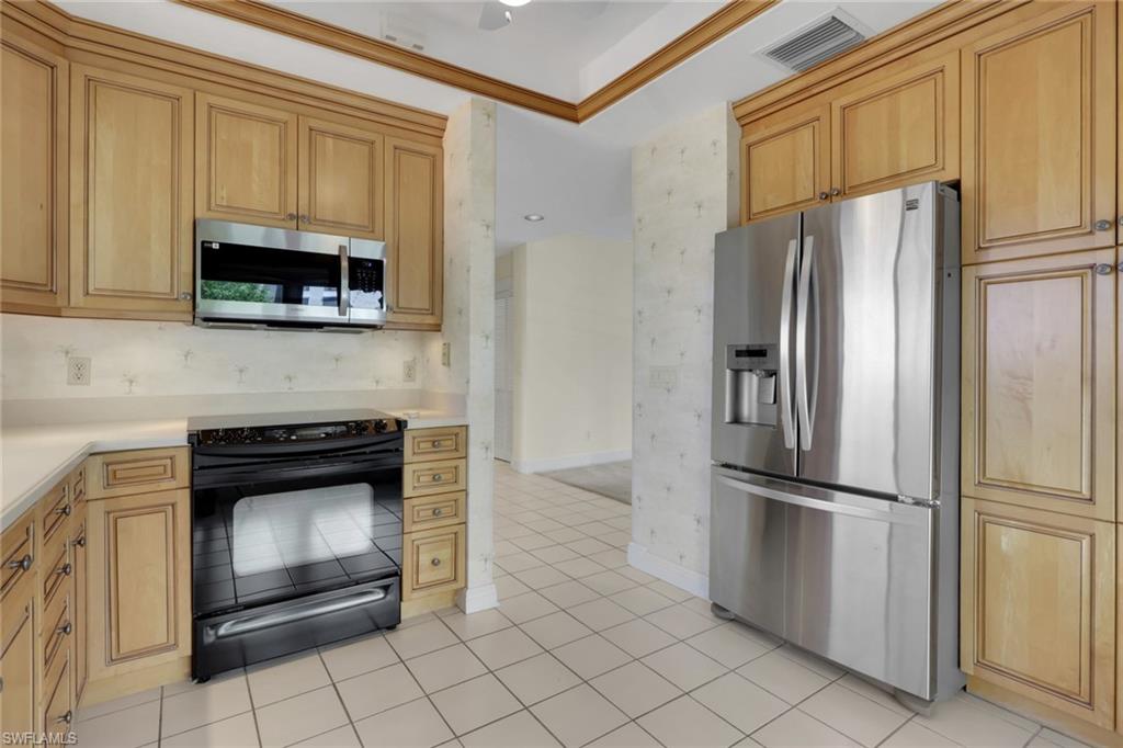 4500 Gulf Shore Blvd N 1-211 Property Photo 22