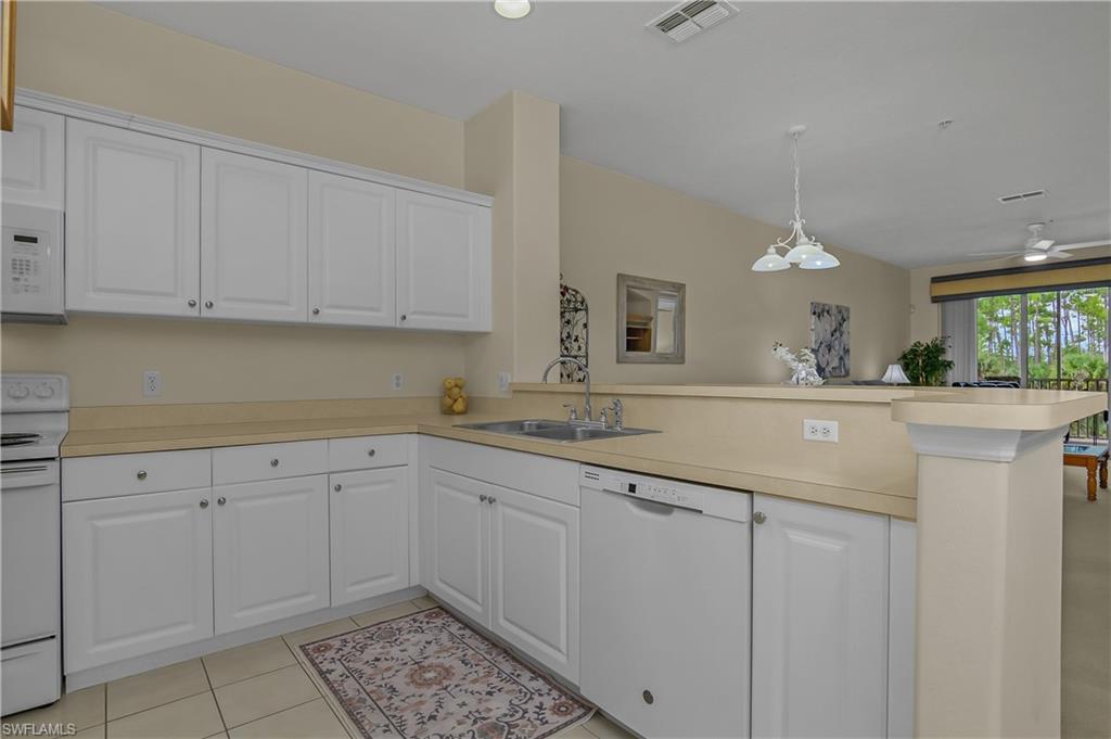 4863 Hampshire Ct 104 Property Photo 14