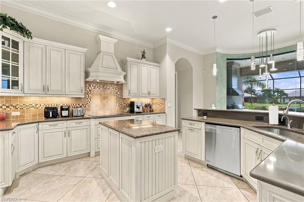 6590 Costa Cir Property Photo 9