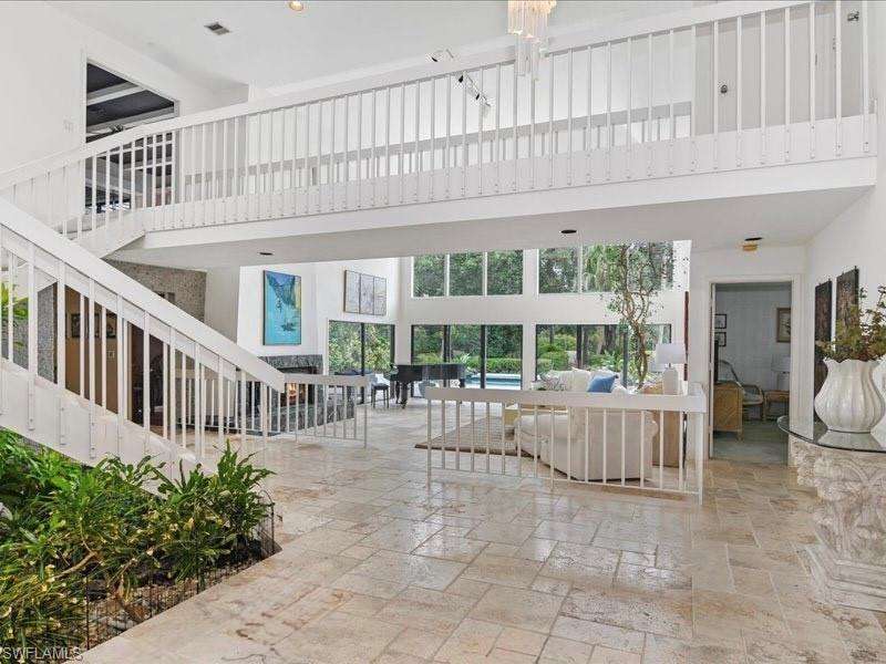 8 Stonehedge Pt Property Photo 4