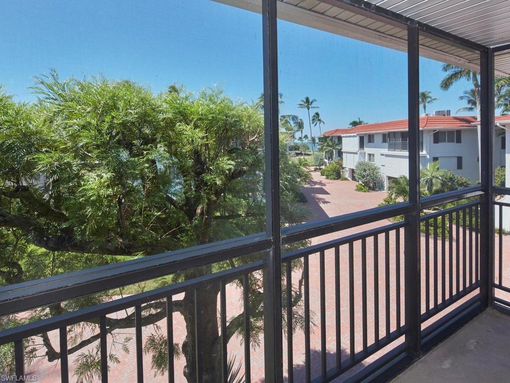 2230 Gulf Shore Blvd N T4 Property Photo 16