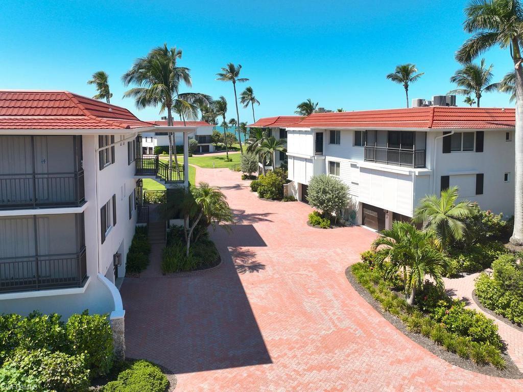 2230 Gulf Shore Blvd N T4 Property Photo 24