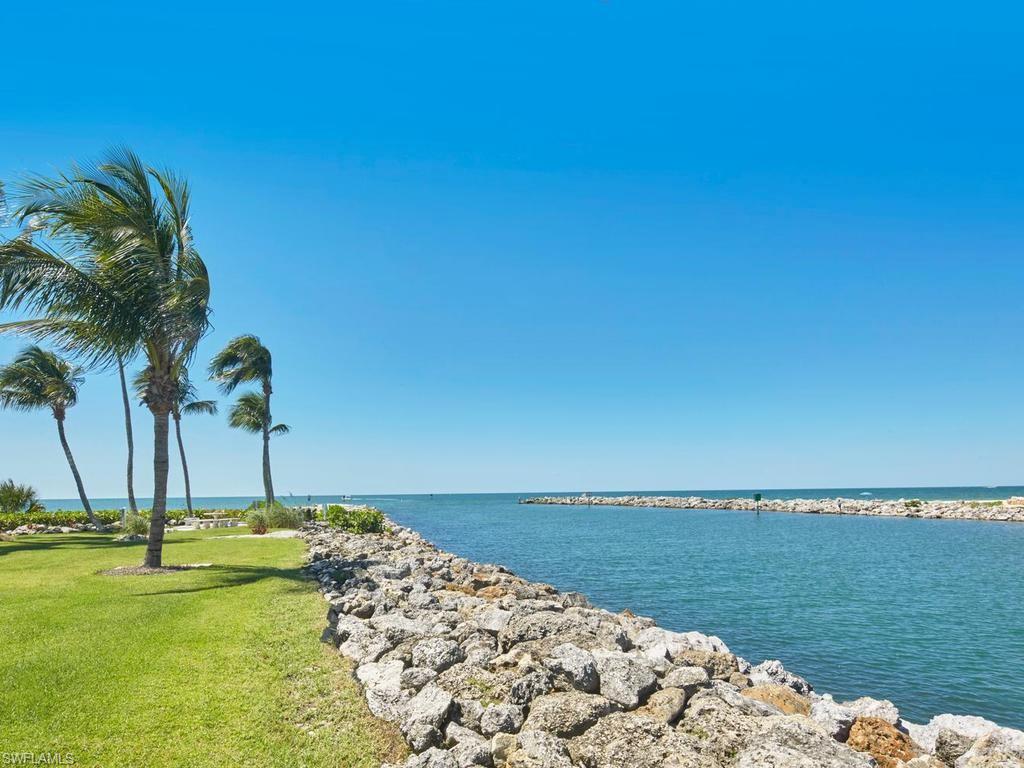 2230 Gulf Shore Blvd N T4 Property Photo 35